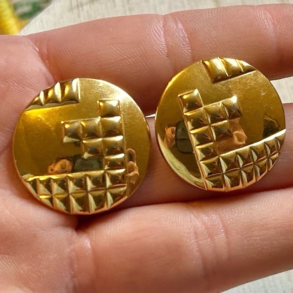 Monet Vintage Gold-tone Large Chunky Pierced Signed Earrings Textured Bold 80’s - Picture 2 of 6